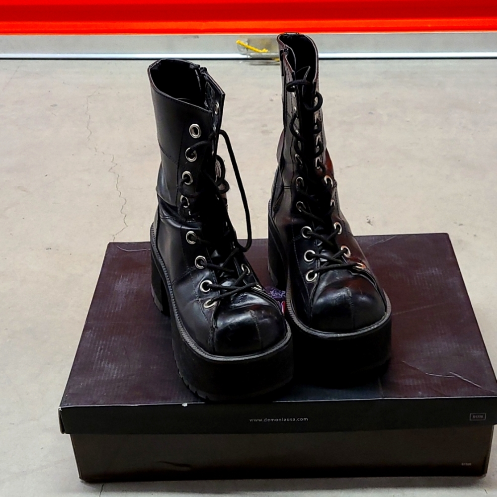 Demonia Ranger Boots Size 7